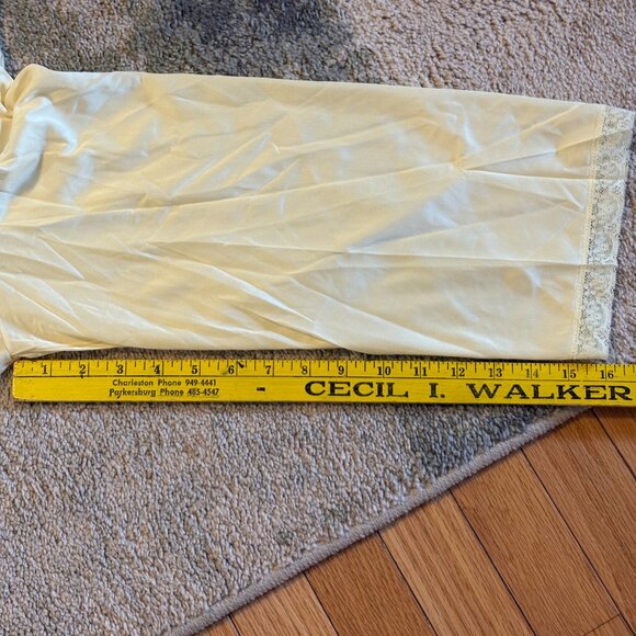 Vintage Shadow Line Nightgown & Robe Set Yellow Size Medium NWOT - Picture 15 of 15